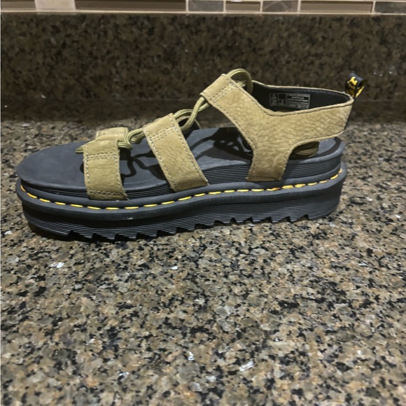 Dr. Martens Olive green lace up Sandals NEW - Picture 6 of 9